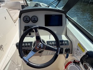 2017 Boston Whaler 230 VANTAGE 31