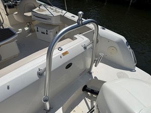 2017 Boston Whaler 230 VANTAGE 41