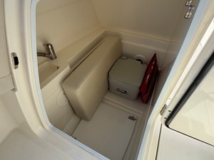 2017 Boston Whaler 230 VANTAGE 44
