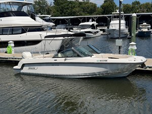 2017 Boston Whaler 230 VANTAGE 49