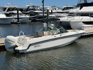 2017 Boston Whaler 230 VANTAGE 50