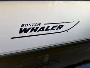 2017 Boston Whaler 230 VANTAGE 60