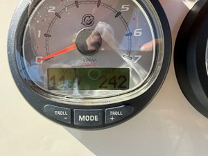 2017 Boston Whaler 230 VANTAGE 67