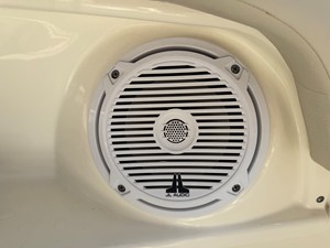 2017 Boston Whaler 230 VANTAGE 68