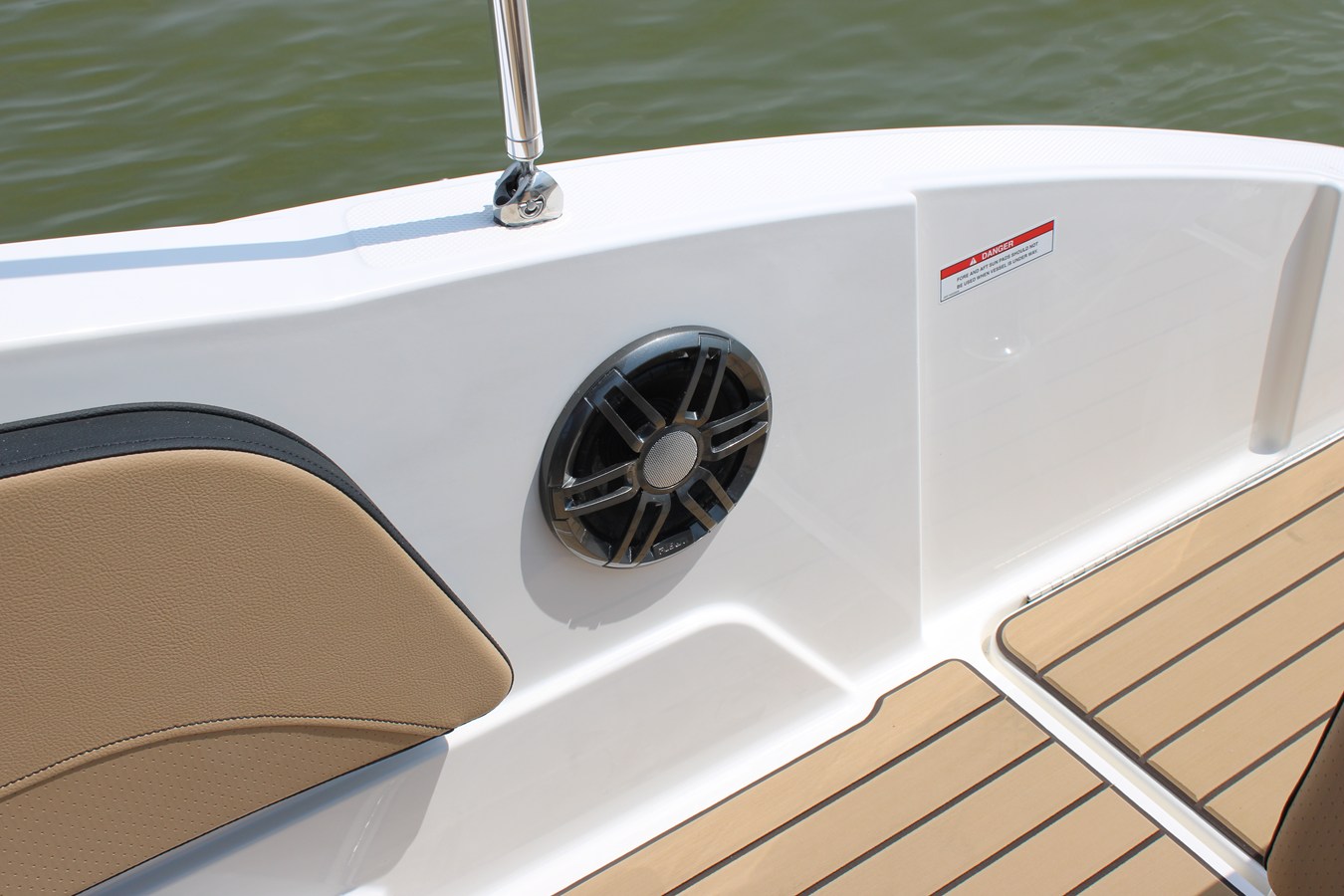 2026 Sea Ray SPX 210 11