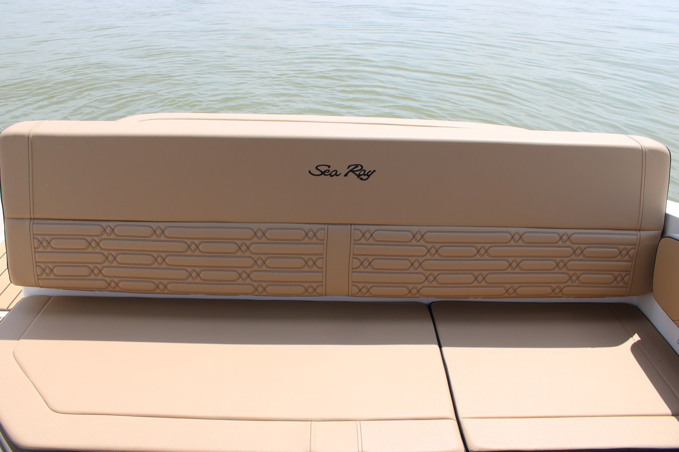 2026 Sea Ray SPX 210 23