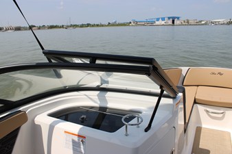 2026 Sea Ray SPX 210 19