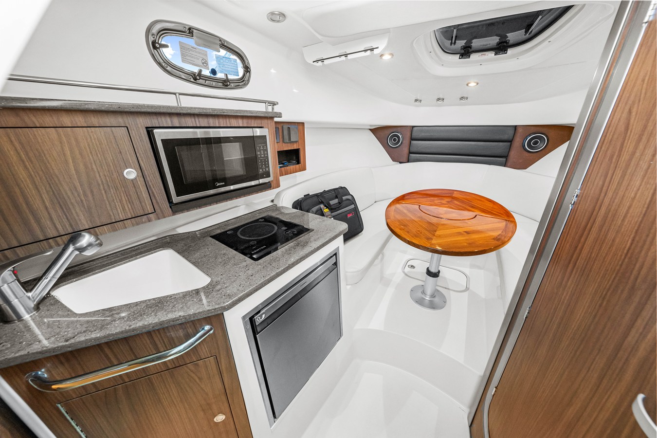 2027 Boston Whaler 285 Conquest 44
