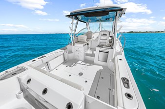 2027 Boston Whaler 285 Conquest 18