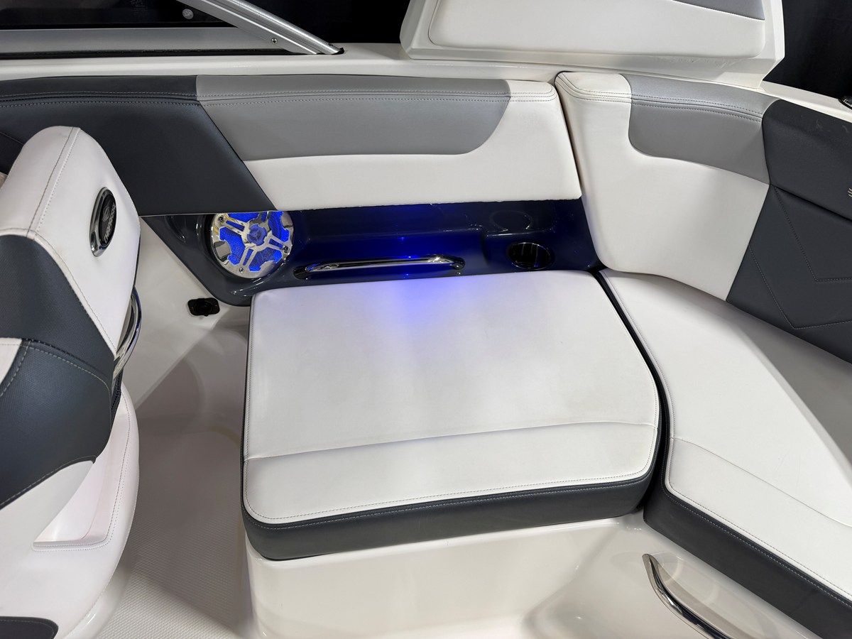 2019 Chaparral 230 SUNCOAST 31