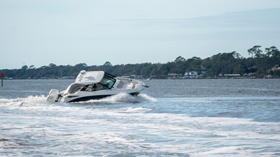 Sea Ray Sundancer 320 Outboard 18 2026 Sea Ray Sundancer 320 Outboard 19