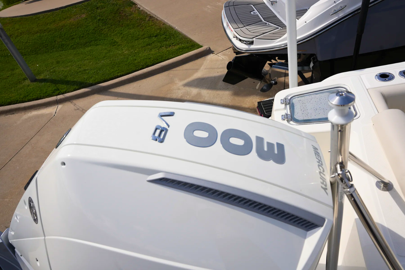 2026 Boston Whaler 230 Outrage 5