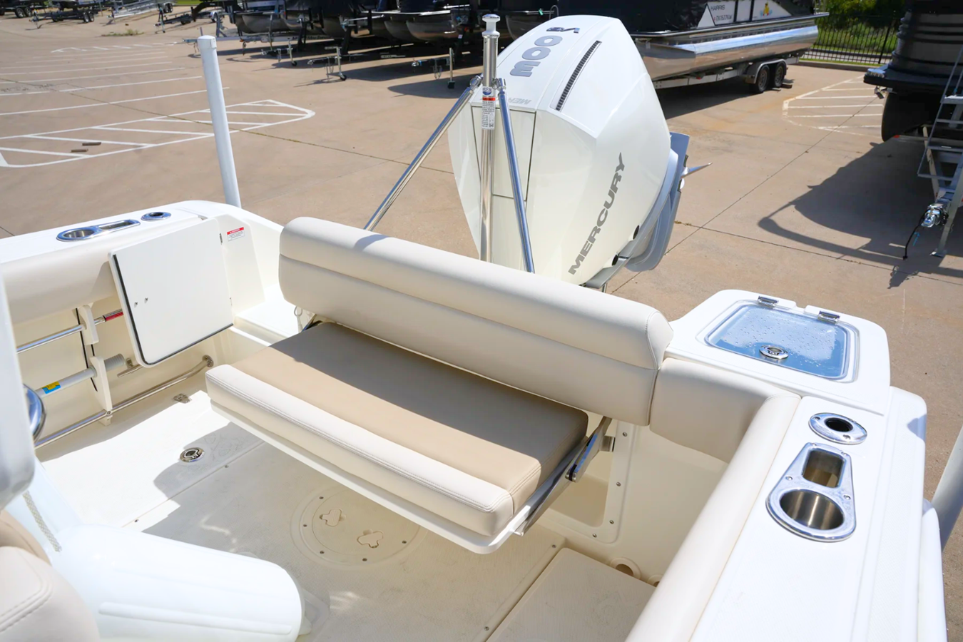 2026 Boston Whaler 230 Outrage 8