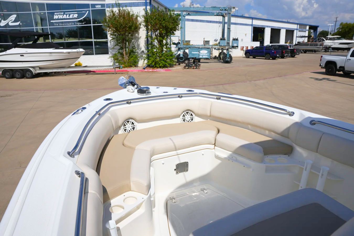 2026 Boston Whaler 230 Outrage 20