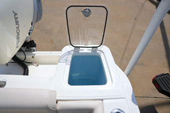 2026 Boston Whaler 230 Outrage 9
