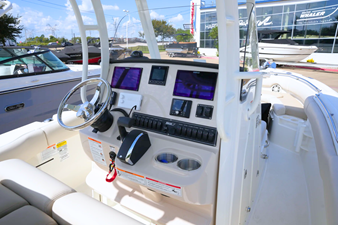 2026 Boston Whaler 230 Outrage 15