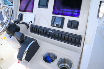 2026 Boston Whaler 230 Outrage 16