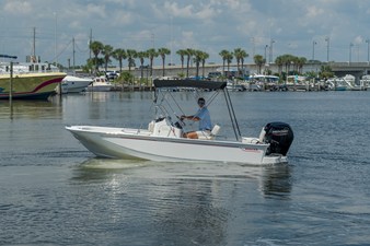 Boston Whaler 170 Montauk 0 2027 Boston Whaler 170 Montauk 1