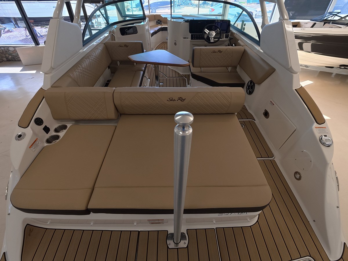 2026 Sea Ray SDX 230 Outboard 5