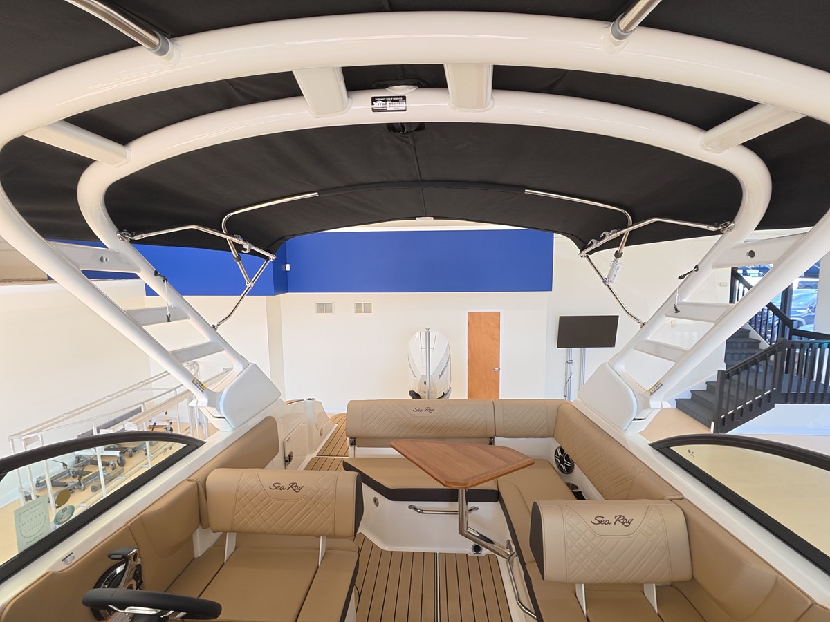 2026 Sea Ray SDX 230 Outboard 7