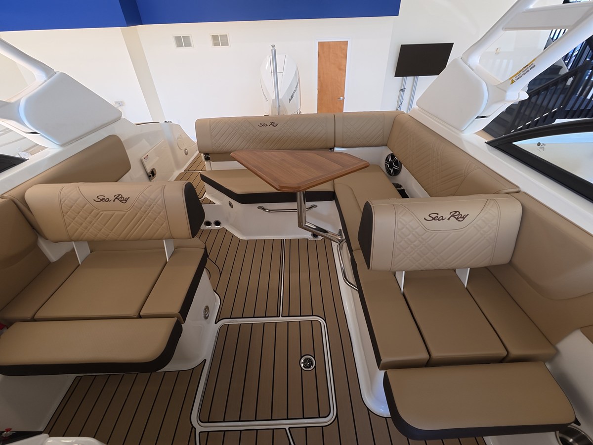 2026 Sea Ray SDX 230 Outboard 11