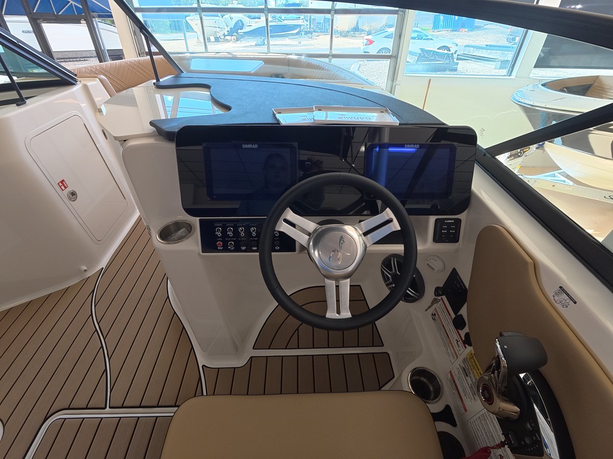2026 Sea Ray SDX 230 Outboard 13
