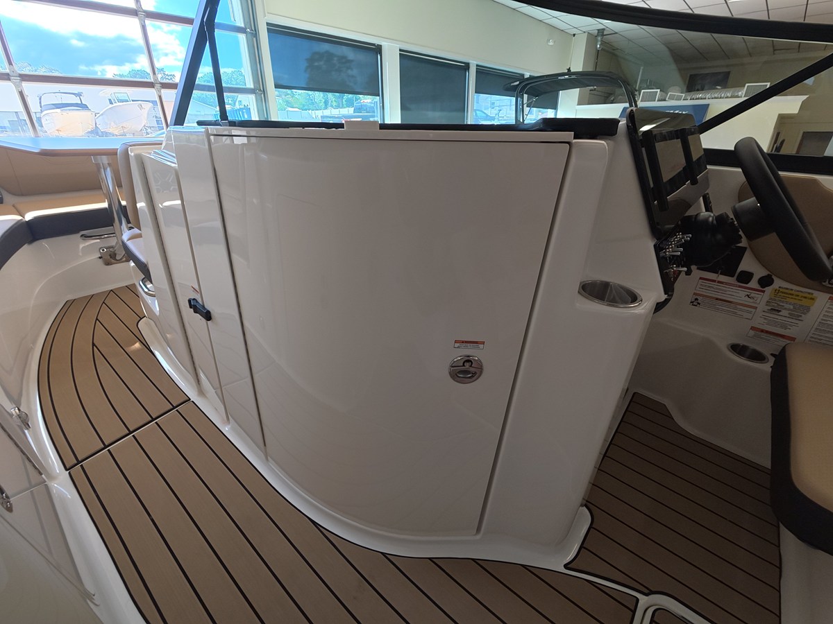 2026 Sea Ray SDX 230 Outboard 15