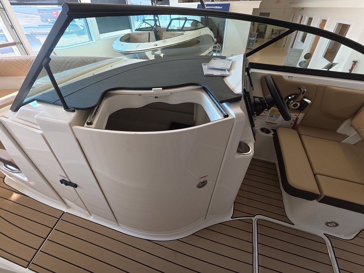 2026 Sea Ray SDX 230 Outboard 16