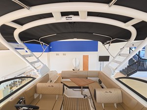 2026 Sea Ray SDX 230 Outboard 7