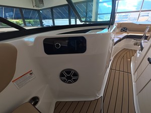 2026 Sea Ray SDX 230 Outboard 14