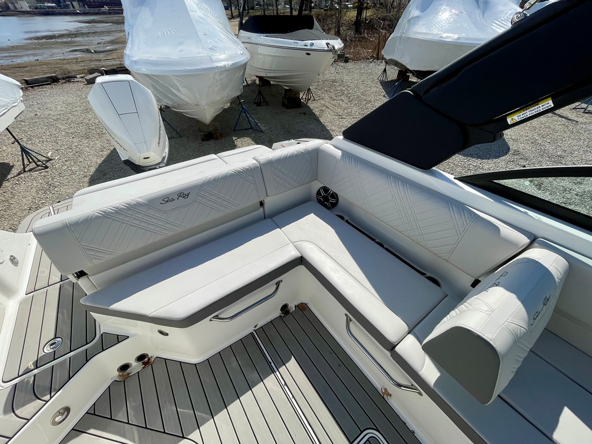 2026 Sea Ray SDX 230 Outboard 8