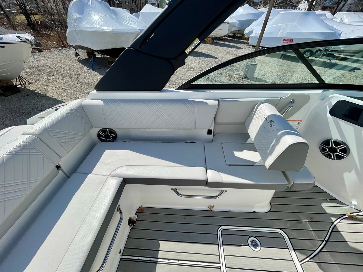 2026 Sea Ray SDX 230 Outboard 9