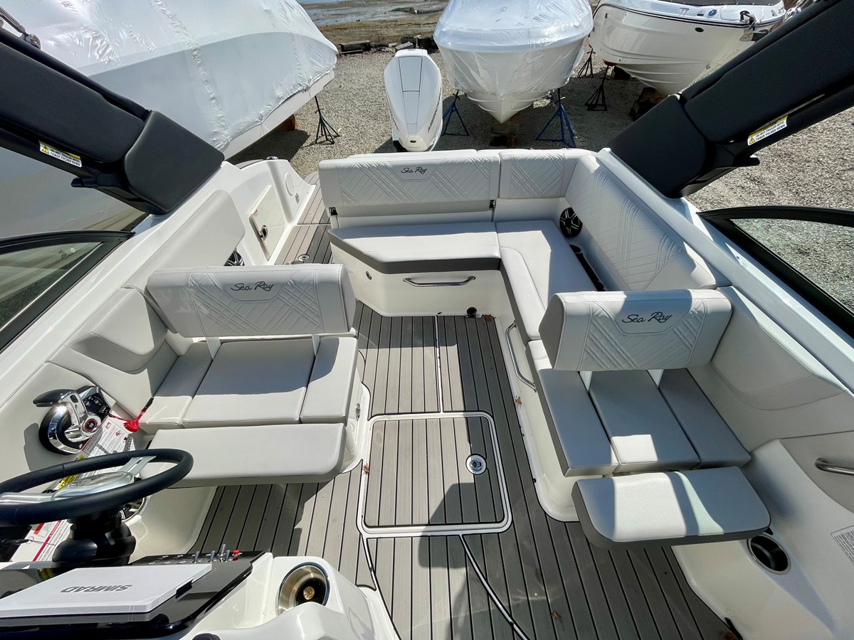 2026 Sea Ray SDX 230 Outboard 18