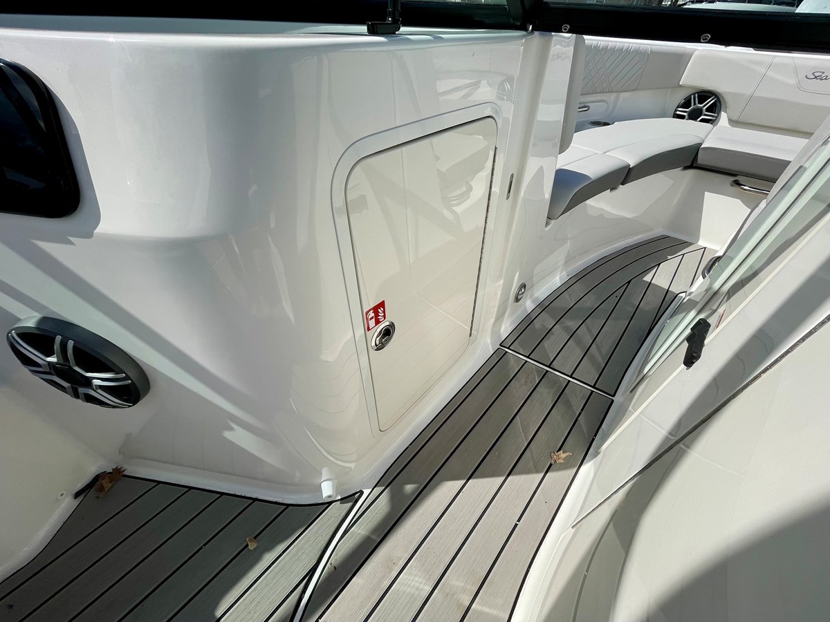 2026 Sea Ray SDX 230 Outboard 19