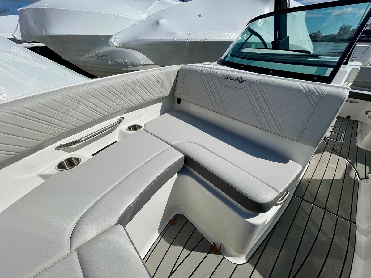 2026 Sea Ray SDX 230 Outboard 22