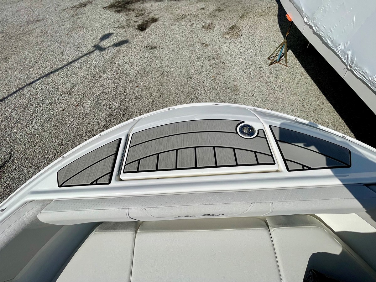 2026 Sea Ray SDX 230 Outboard 23