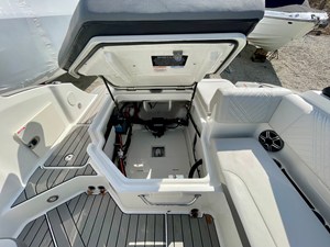 2026 Sea Ray SDX 230 Outboard 7