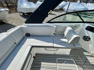 2026 Sea Ray SDX 230 Outboard 9