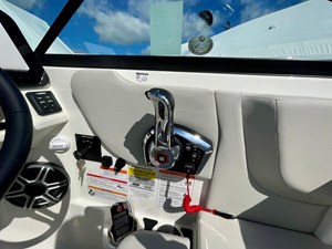 2026 Sea Ray SDX 230 Outboard 14