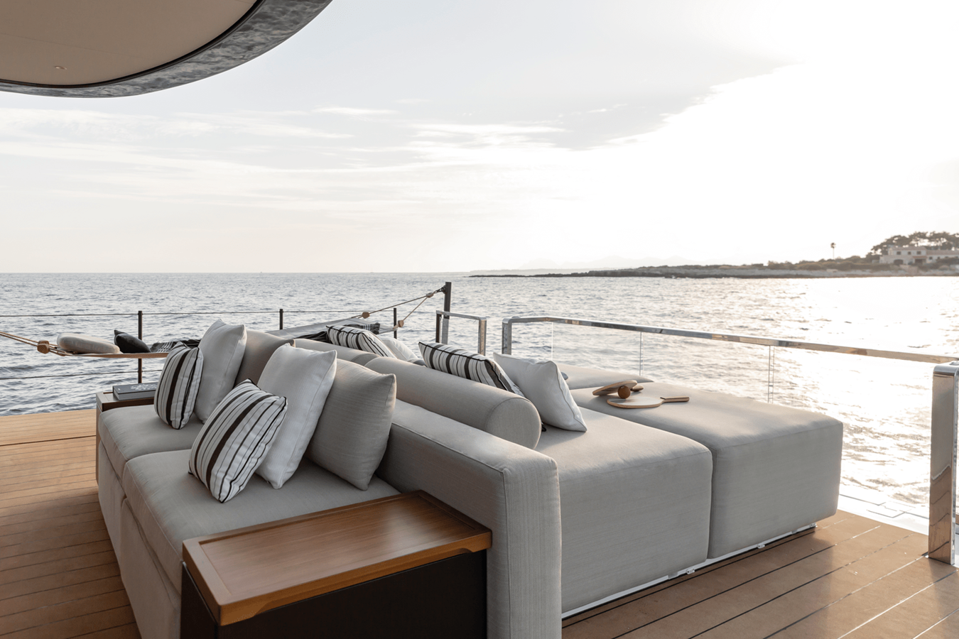 2027 Azimut Seadeck 7 5