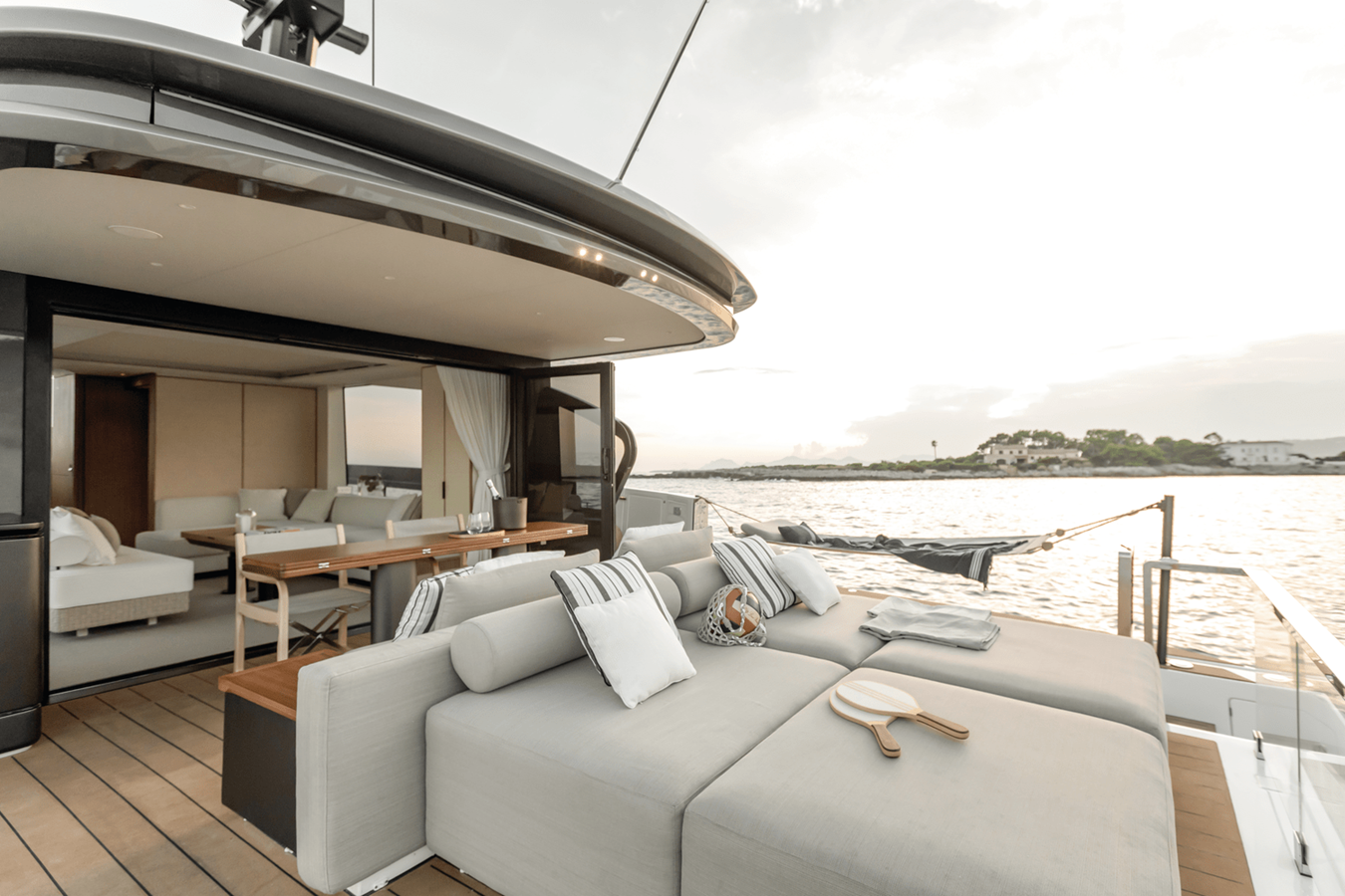 2027 Azimut Seadeck 7 6