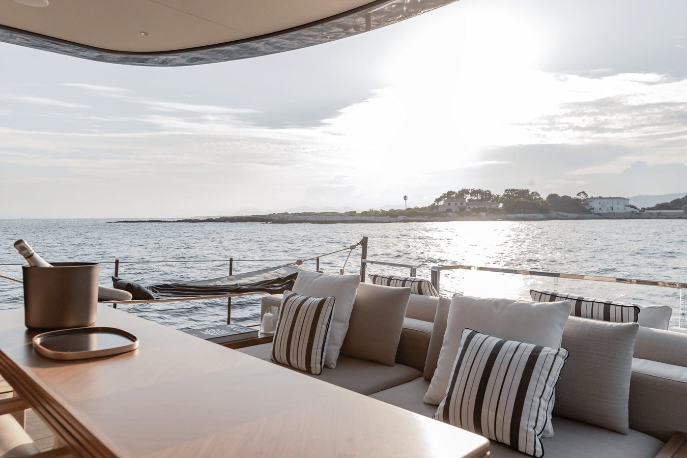 2027 Azimut Seadeck 7 13