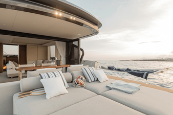 Azimut Seadeck 7 3 2027 Azimut Seadeck 7 4