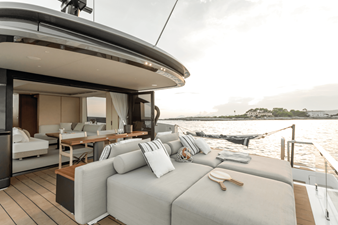 Azimut Seadeck 7 5 2027 Azimut Seadeck 7 6