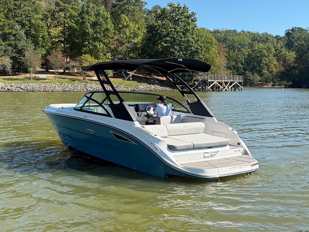 2026 Sea Ray SDX 230 3