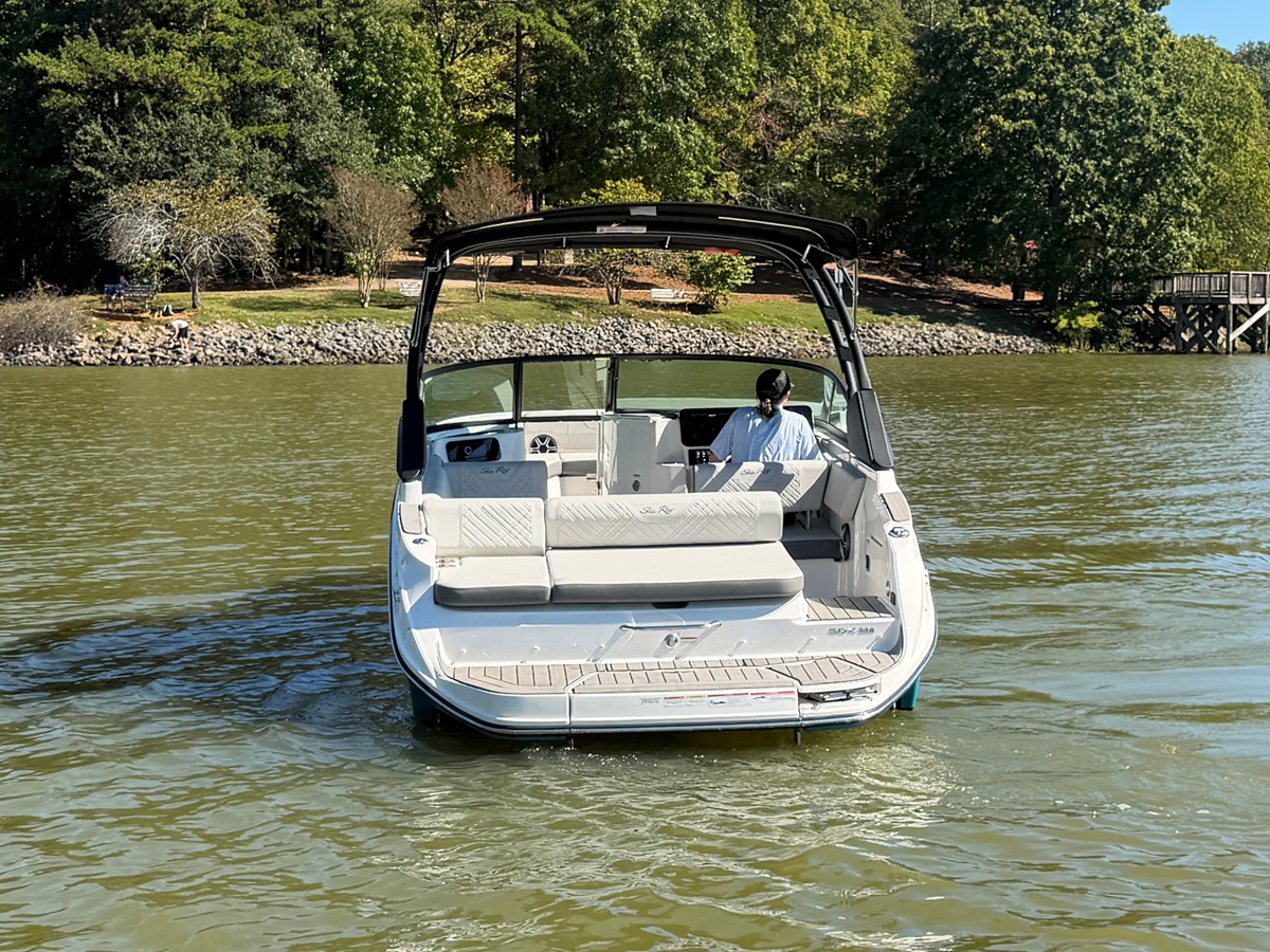 2026 Sea Ray SDX 230 4