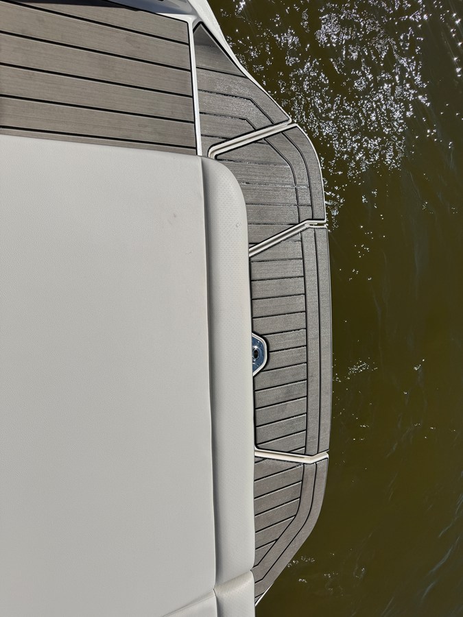 2026 Sea Ray SDX 230 11