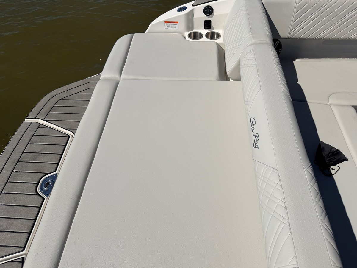 2026 Sea Ray SDX 230 12