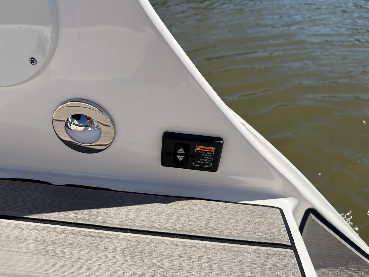 2026 Sea Ray SDX 230 14