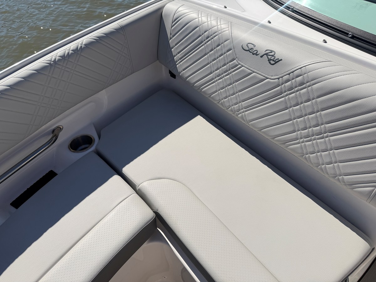 2026 Sea Ray SDX 230 16